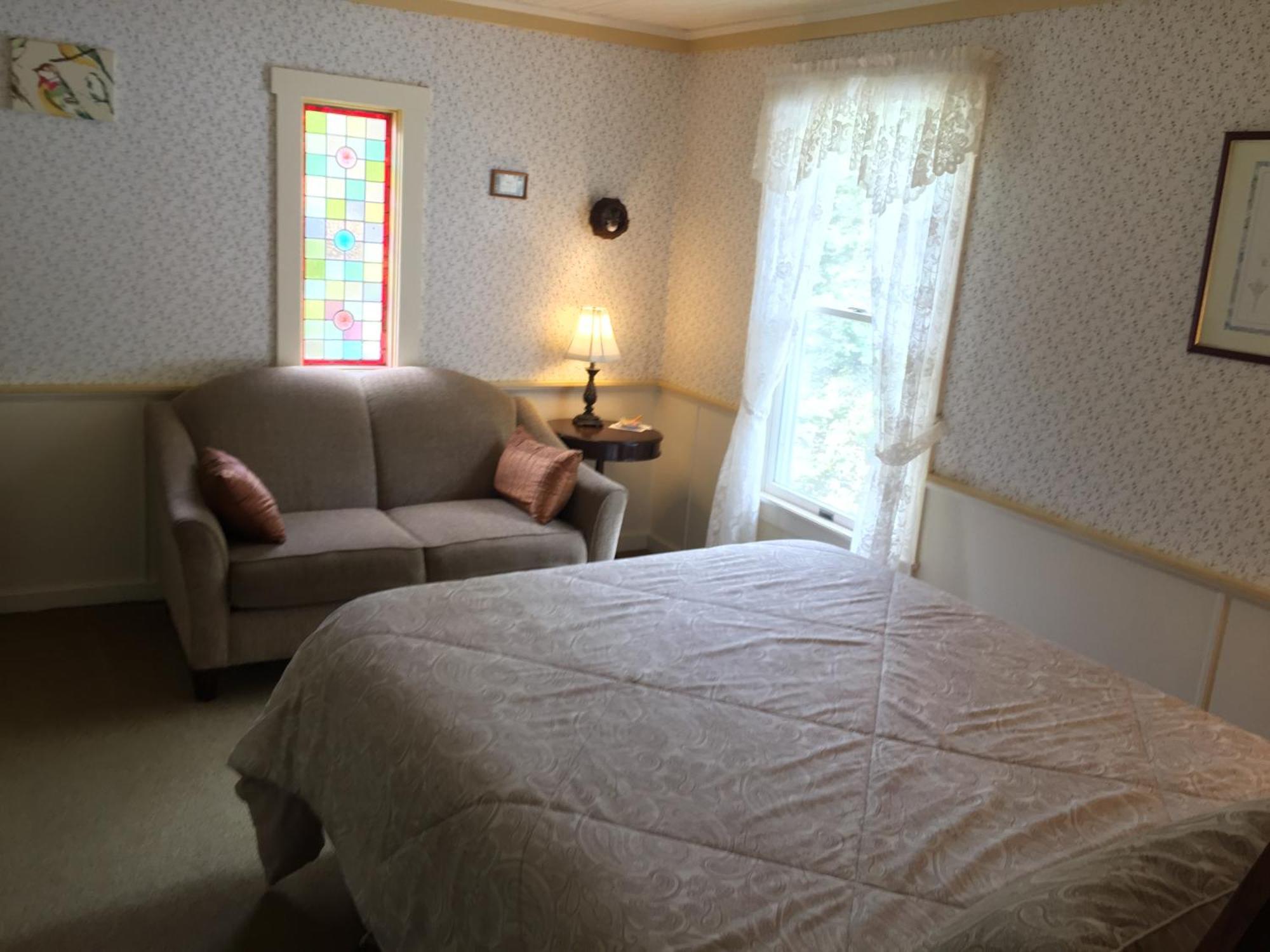 Alexander's 3* Ashford