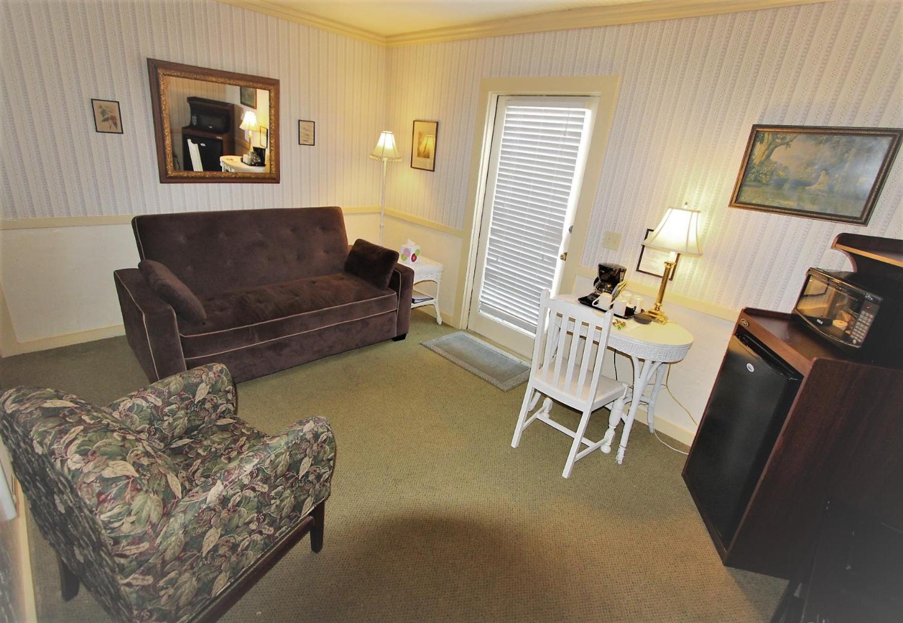 Alexander's 3* Ashford